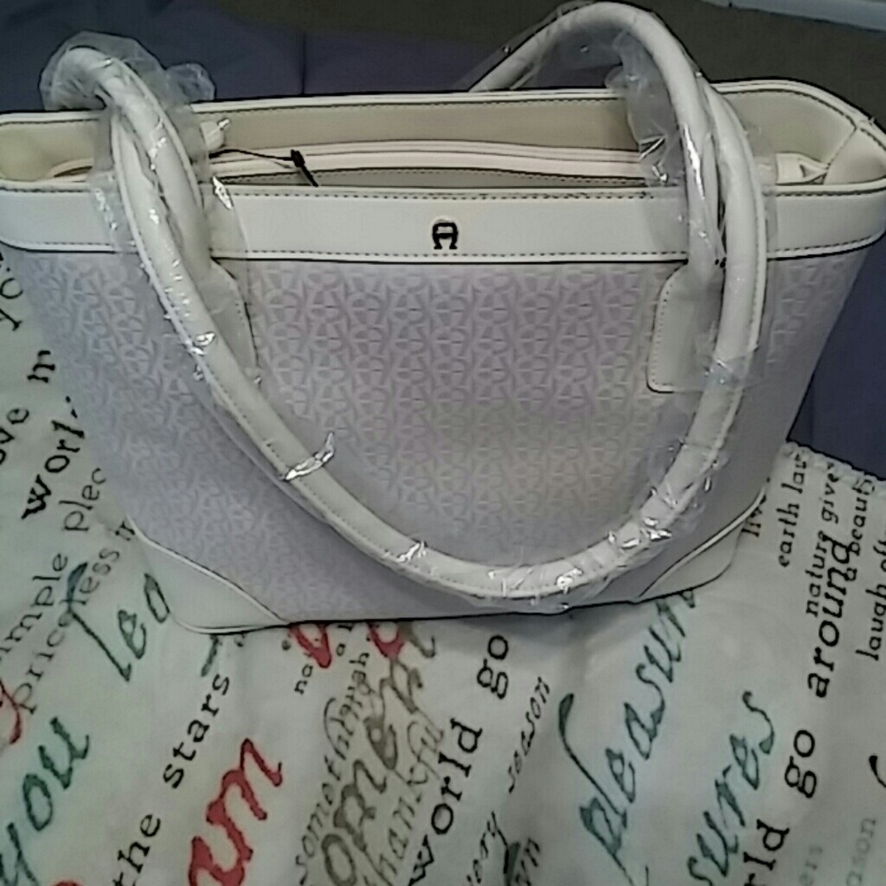 ***BRAND NEW*** NWT Etienne Aigner Collection